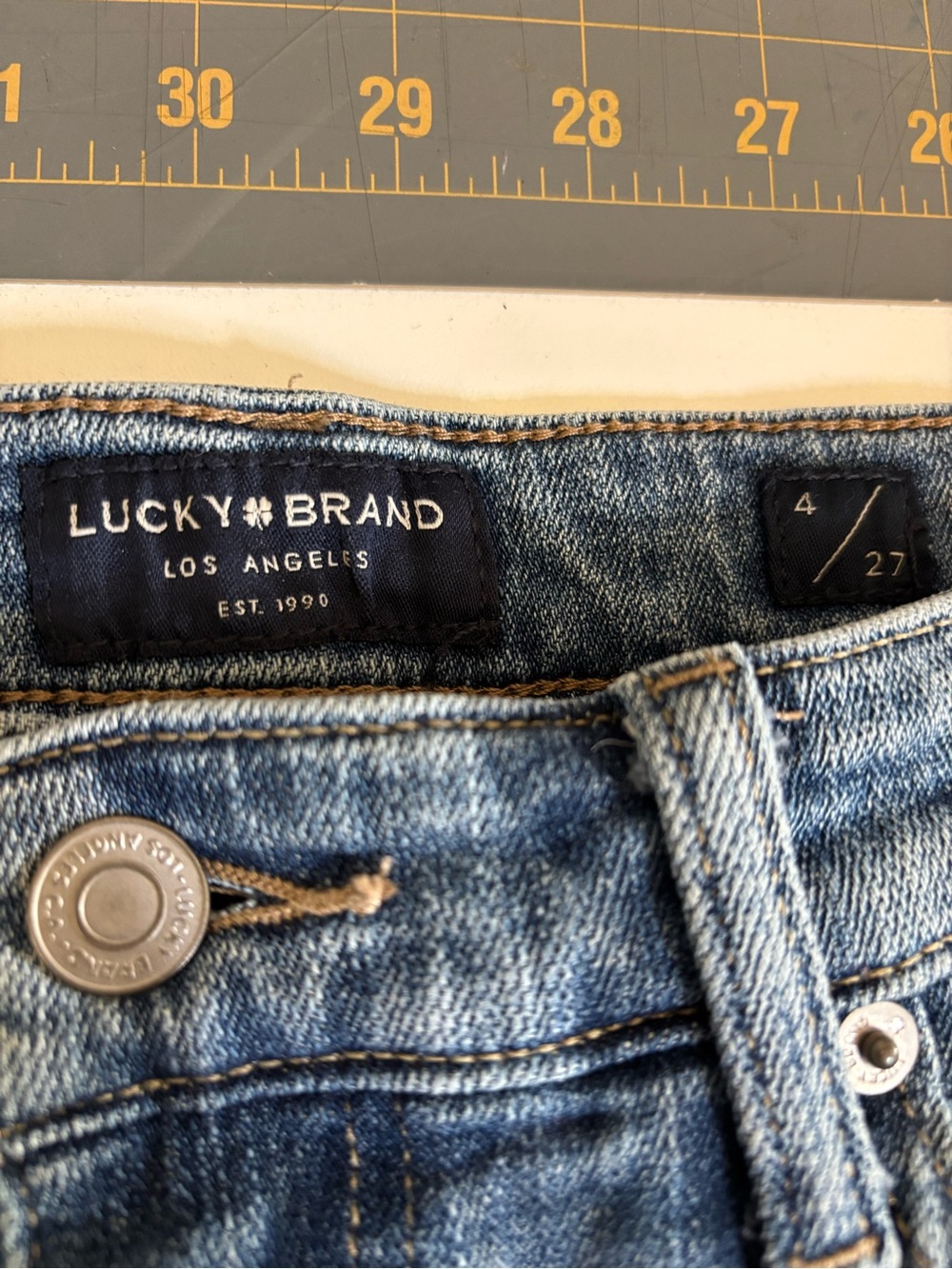 Lucky Brand Blue Light Wash Mid Rise Sienna Boyfriend Jeans - Picture 4 of 9